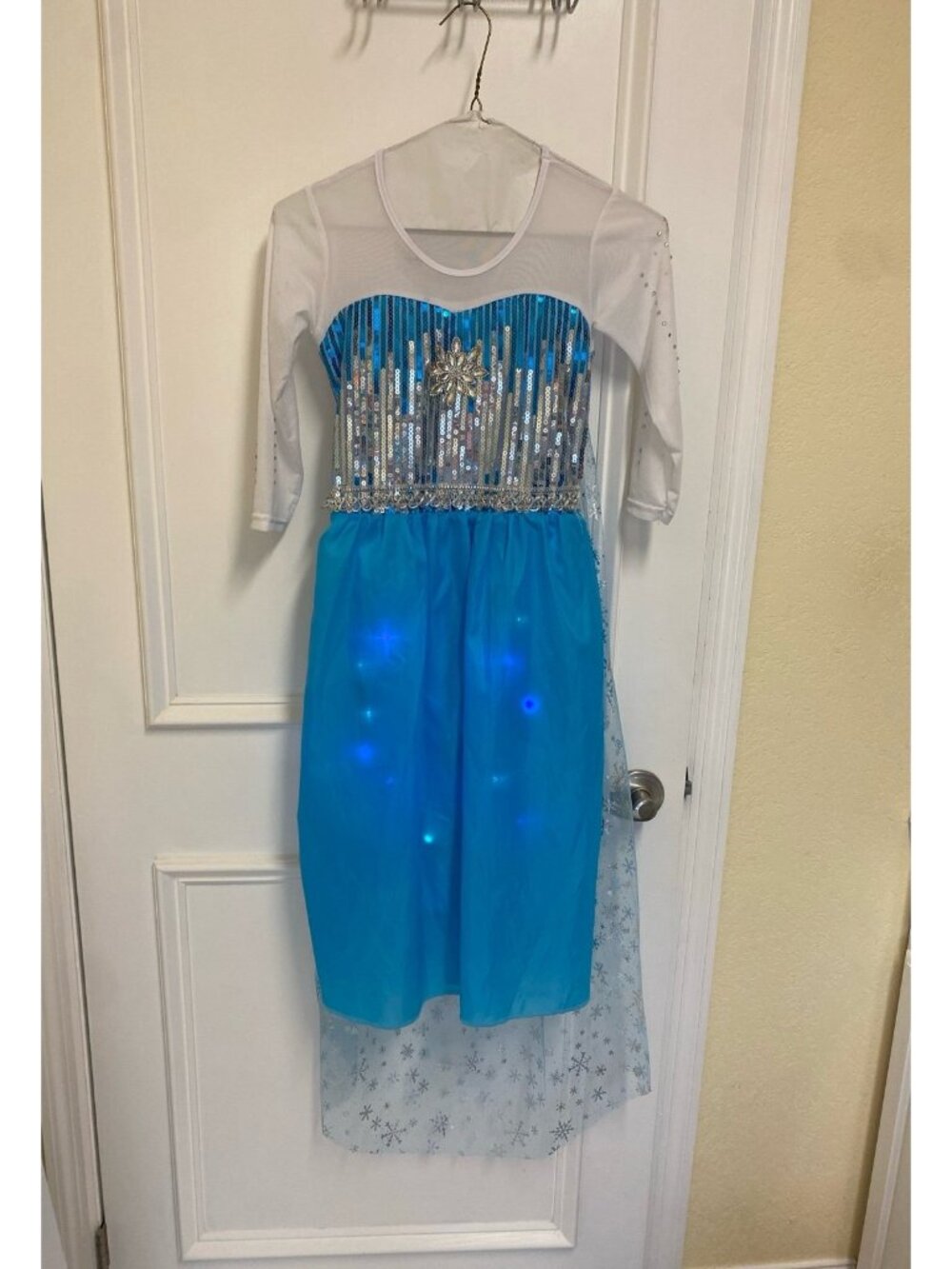 Frozen Princess “Elsa” Light Up 2Pc Costume Dress/Cape Size 7/8
